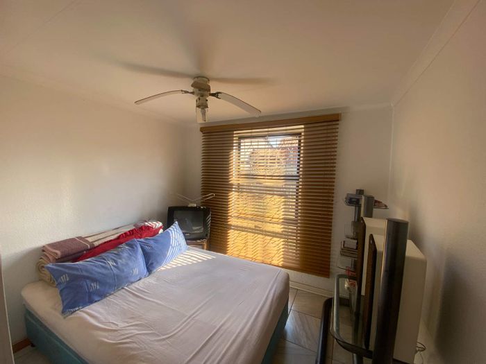 Allens Nek Cottage For Sale: Cozy living, furnished, near transport and amenities.