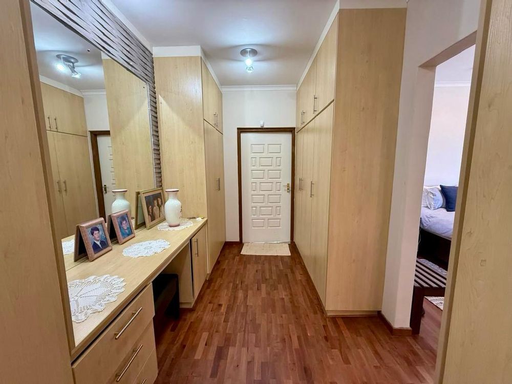 Main bedroom with walk-in closet