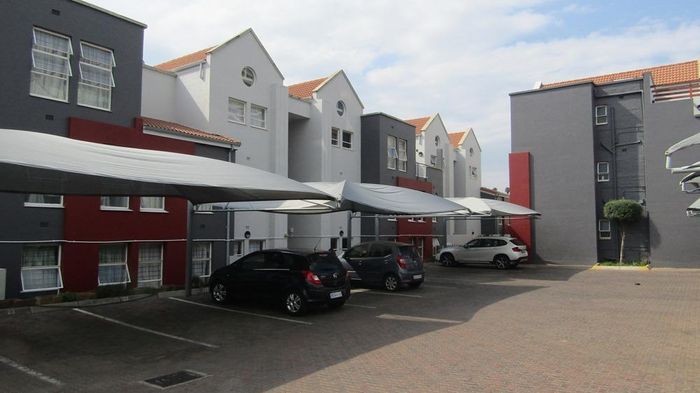 Ferndale Apartment To Rent: 2 bedrooms, private garden, 24/7 security, smart utilities.