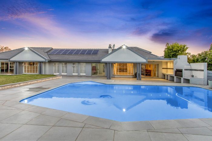 Cresta House For Sale: 5 bedrooms, pool, flatlet, solar power, secure parking.