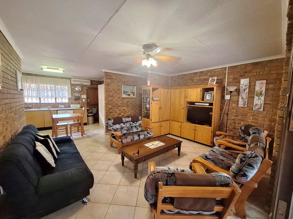 Open plan lounge and kitchen
