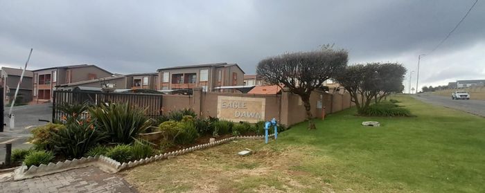 Honeydew Apartment For Sale: 2-bed unit, secure complex, near shopping and gardens.