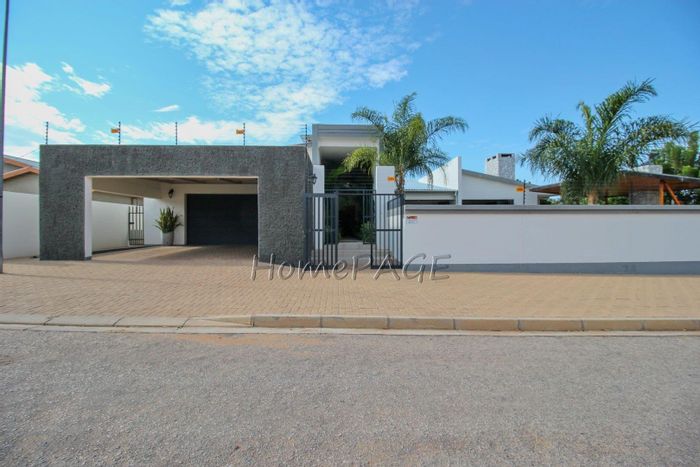 For Sale: House in Otjiwarongo Central with pool, garden, and guest flat.