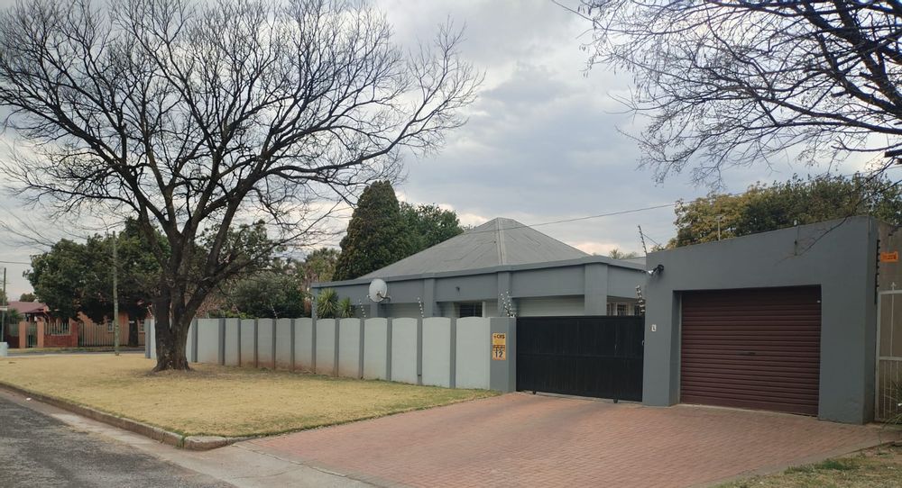 Street Apeal with single garage