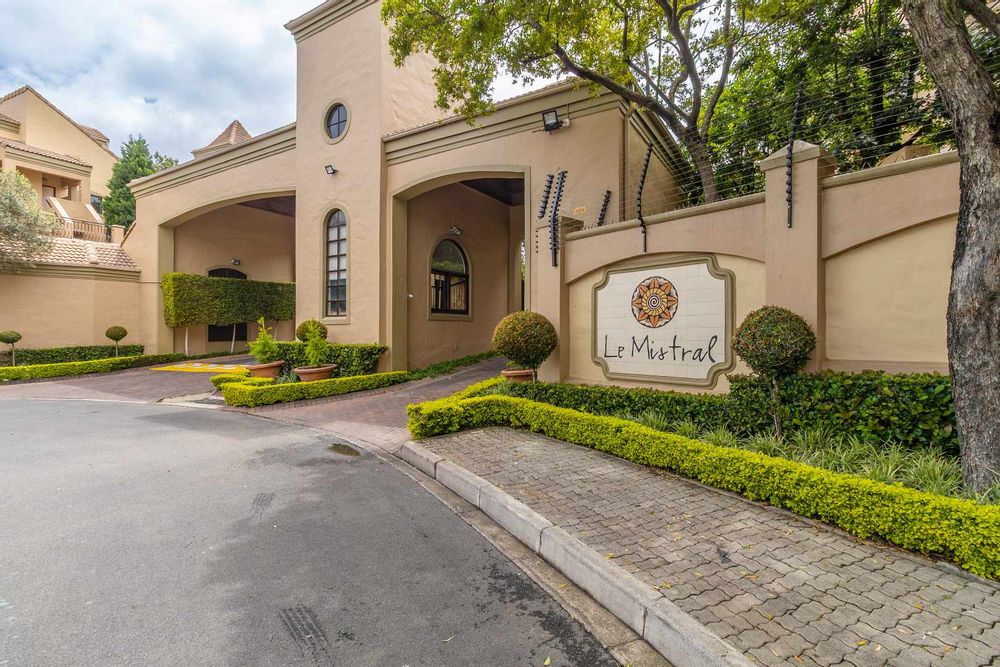 Road side gate to complex