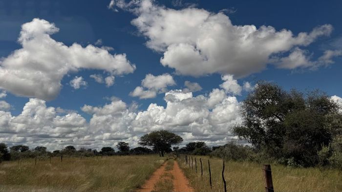 For Sale: Farm in Steinhausen Central with extensive water facilities and accommodation options.