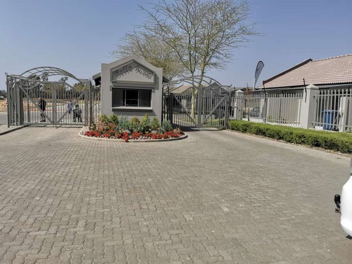 Property #2100750, Townhouse For Sale in Pretoria North