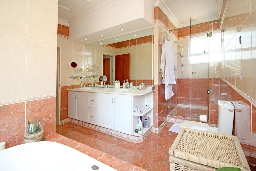 Main bathroom
