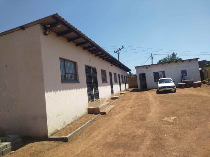 For Sale: House in Mabopane with five bachelor rooms, parking, and caretaker unit.