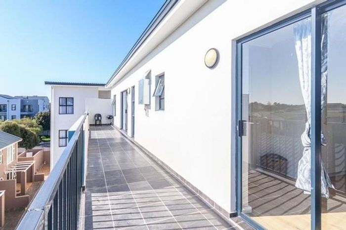 For Sale: Table View Apartment, 2 beds, secure complex, close to amenities.