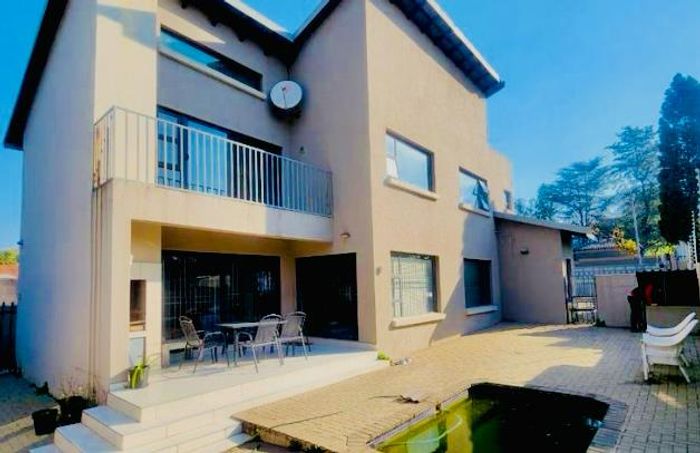 Lambton House For Sale: 3 beds, pool, flatlet, double garage, great layout.