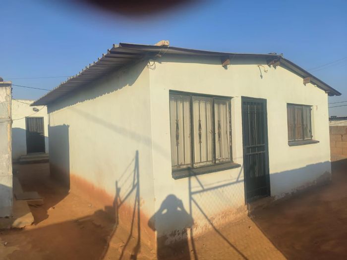 Two-bedroom house in Thulani for sale with garage and outdoor toilet.