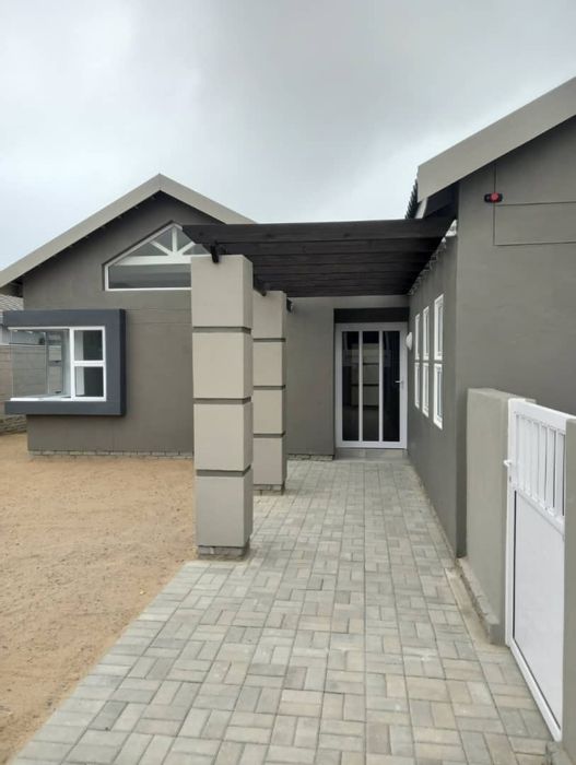 Ocean View House For Sale: 3 bedrooms, open-plan living, secure parking for 2.