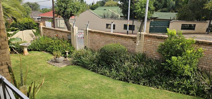 For Sale: House in Solheim with 3 beds, pool, garden, and bachelor flatlet.