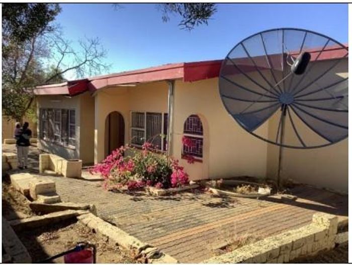 Property #2406066, House For Sale in Windhoek North