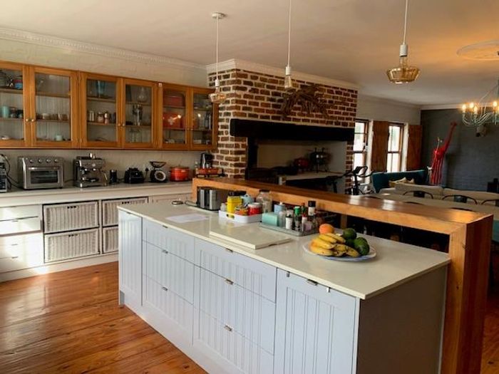 House for Sale in Melkbosstrand Central: 4 Bedrooms, double garage, spacious kitchen.