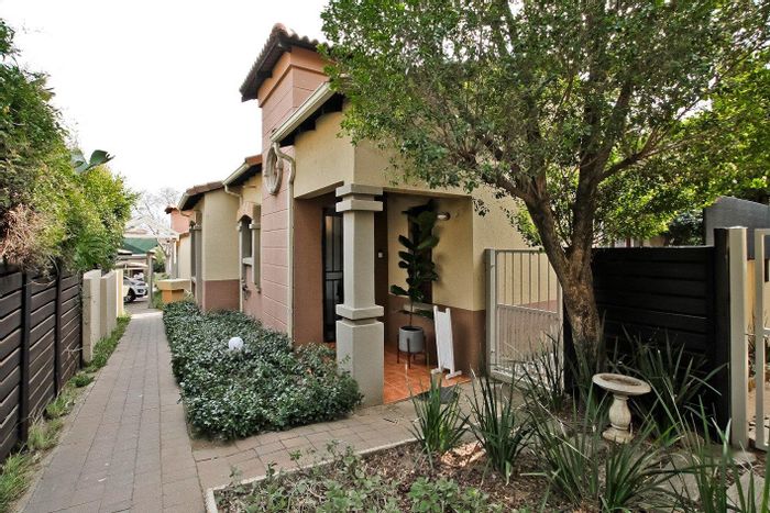 Property #2191235, Townhouse rental monthly in Douglasdale