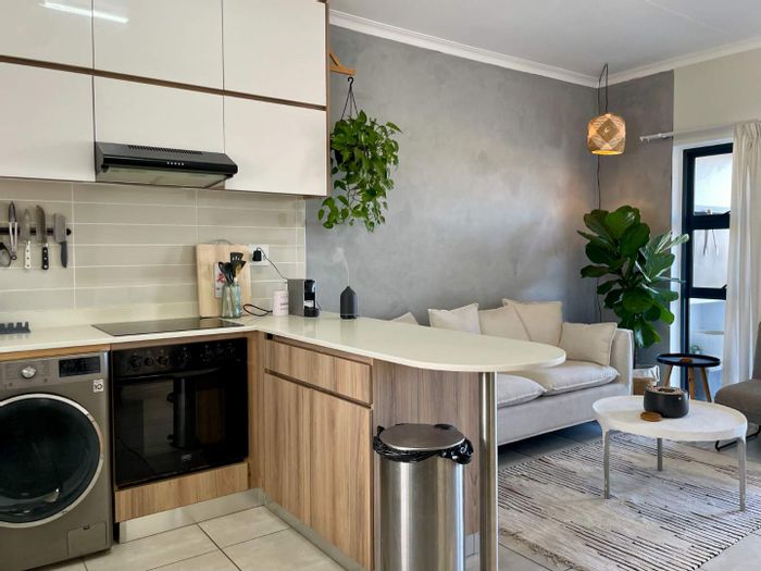 Ballito Central Apartment For Sale: 1 Bed, Sea View, Gym, Restaurant, Dog Park.