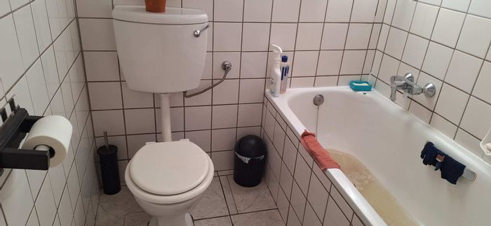 For Sale: House in Windhoek East with spacious yard and convenient location.