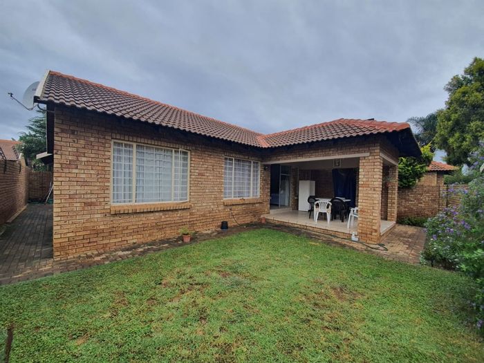 Annlin Townhouse To Rent: 2 beds, 2 baths, secure complex, convenient location.