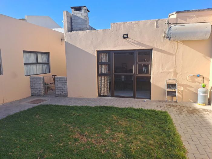 For Sale: Family Home in Walvis Bay Central with Flat and Double Garage!