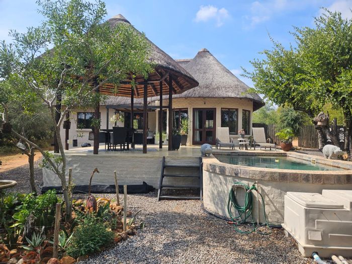 Raptors View House To Rent: 3 beds, deck, loft, cleaning service, solar power.