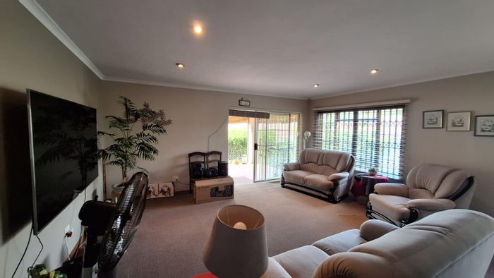3-Bedroom House in Ferndale To Rent with Security, Garage, and Garden Access.