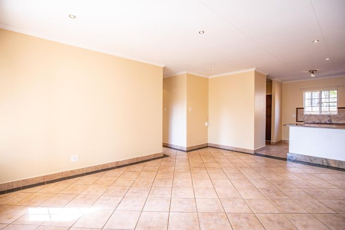 Property #1914628, Townhouse Rental Monthly in Mooikloof Ridge