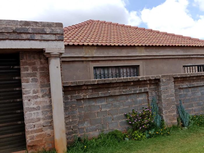 House for Sale in Orange Farm: 4 bedrooms, open-plan living, fully walled.