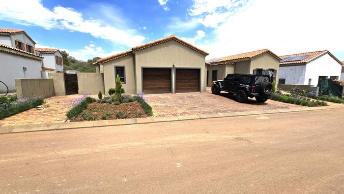 House To Rent in Estate D Afrique: 3 bedrooms, pool, clubhouse, 24-hour security.