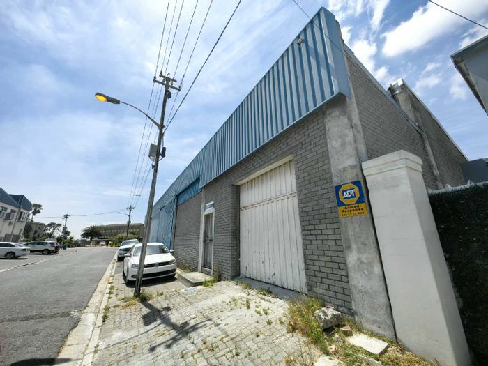 Property #2197888, Industrial rental monthly in Lansdowne