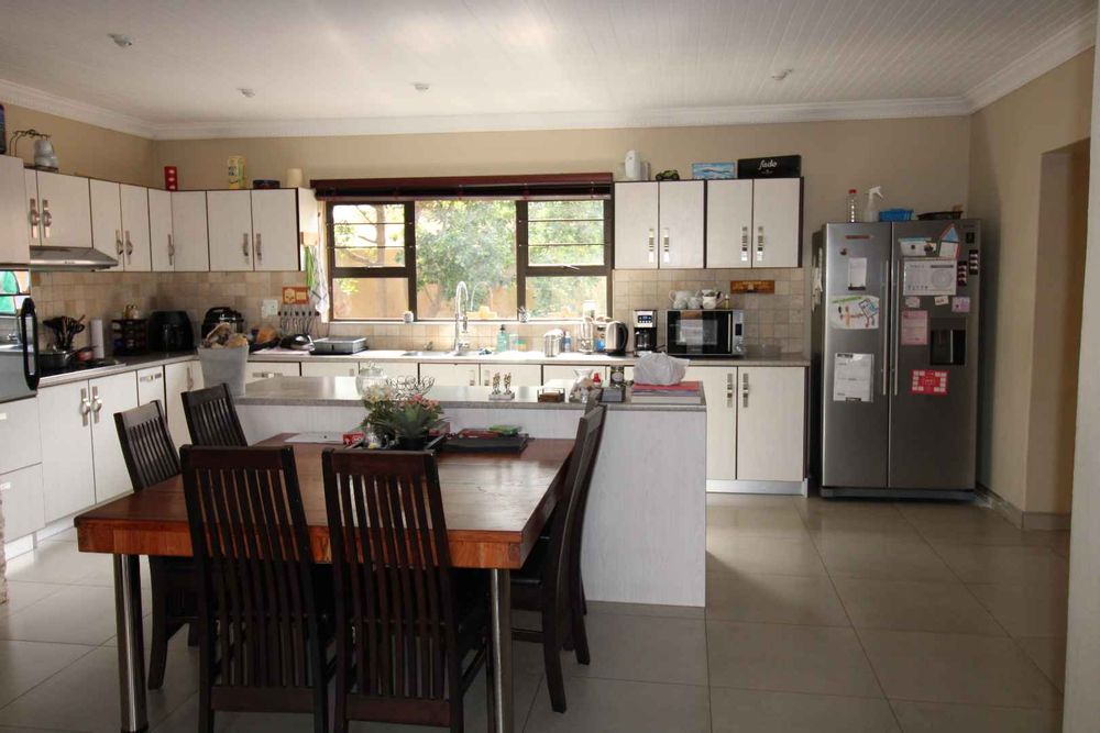 Kitchen dining