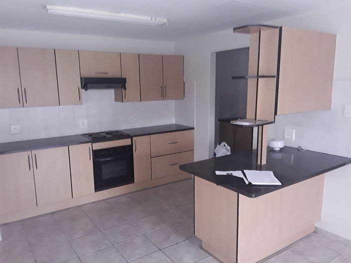 Property #2052062, Townhouse for sale in Arboretum