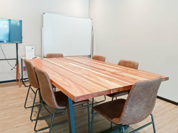 To Rent: Office in Noordwyk with private office, meeting rooms, and coworking space.