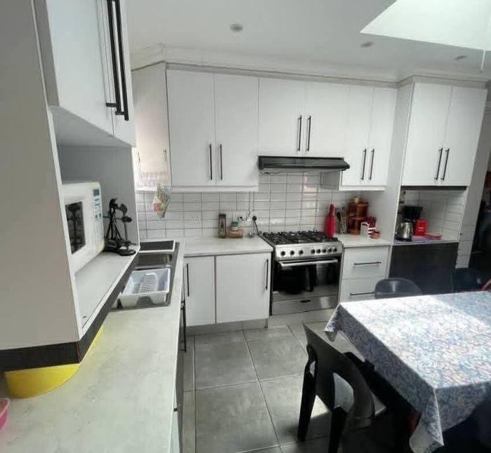 House for Sale in Lagoon: 3 beds, flat, BBQ area, close to amenities.