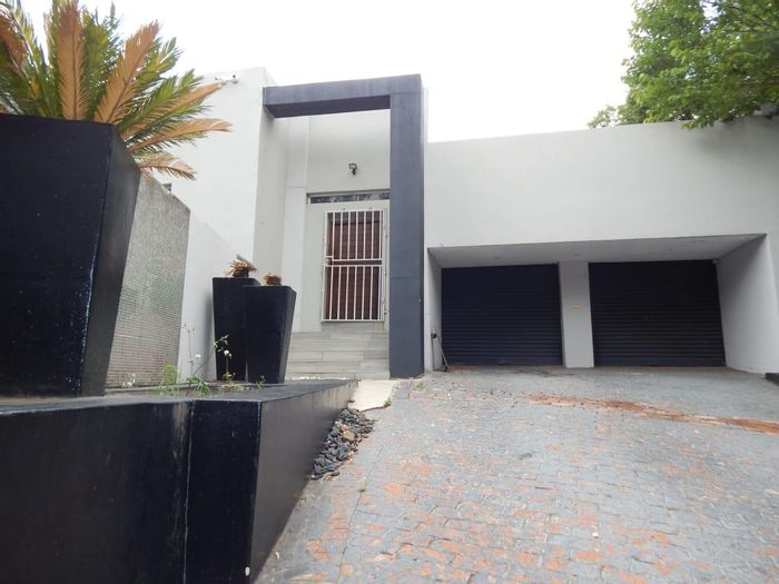 Rivonia House For Sale: Three bedrooms, cottage, pool, and secure location.