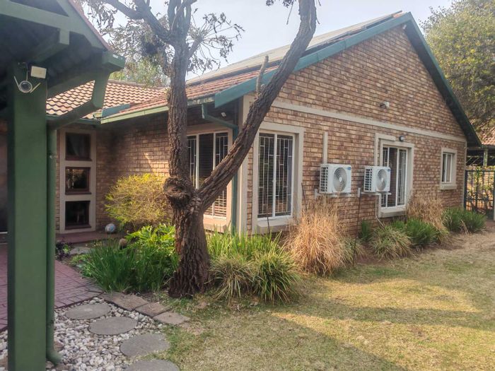 Eldoraigne House For Sale: 5 beds, flatlet, heated pool, solar, ample parking.