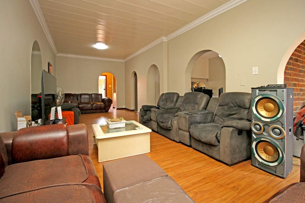 EXPANSIVE LIVING AND TV ROOM IN OPEN PLAN DESIGN FOR ALL YOUR LOVELY LOUNGE FURNITURE AS WELL