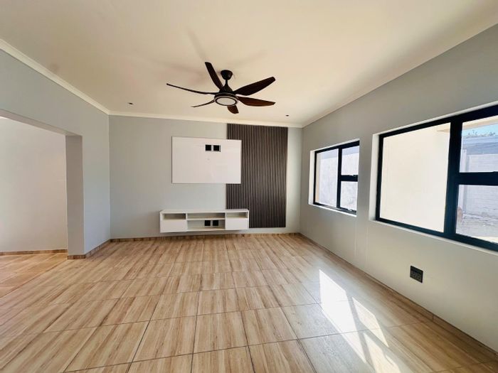House To Rent in Eros: 3 Bedrooms, Pool, BBQ Area, Near Mediclinic.