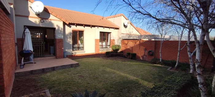 Rietvalleirand Townhouse For Sale: 2 beds, garage, security estate, clubhouse amenities.