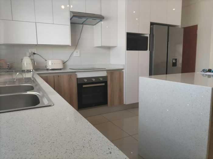 Three-bedroom house for sale in The Orchards with double garage and fitted kitchen.