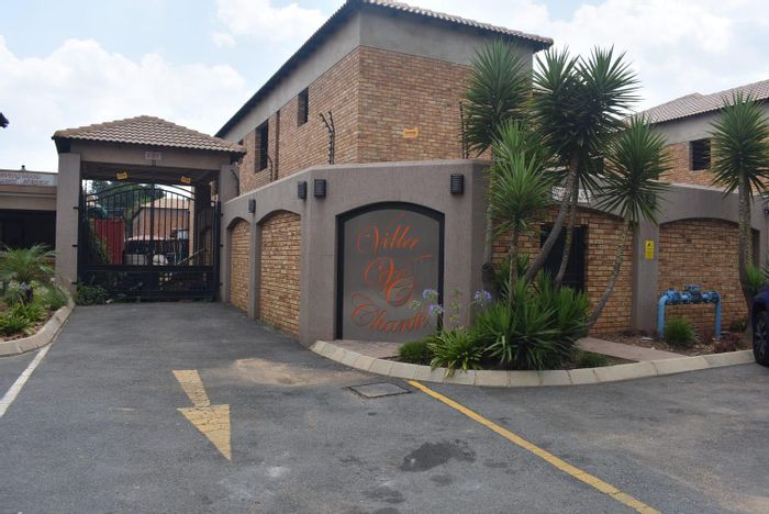 Ravenswood Townhouse For Sale: 3 beds, braai area, communal pool, near amenities.