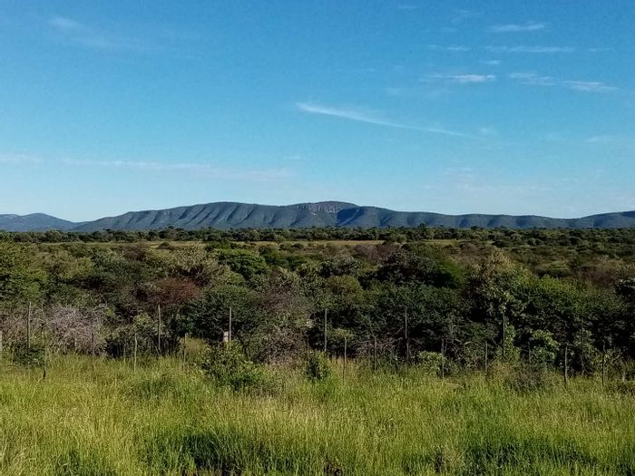 Otavi Central Small Holding For Sale: 10.22 ha, borehole, electricity access, agriculture zoned.