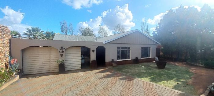 Property #2145839, House rental monthly in Uitsig