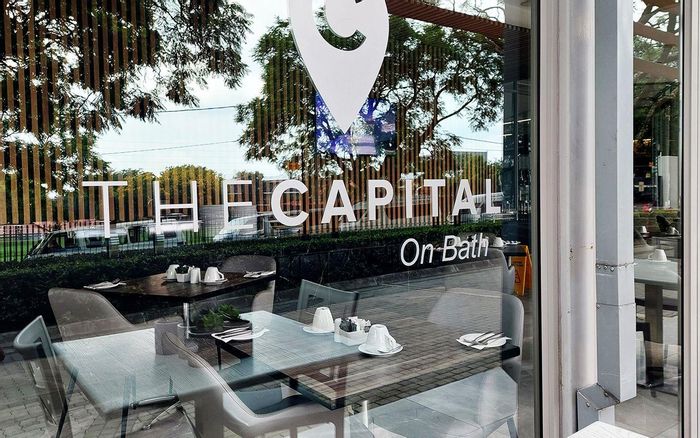 Furnished studio apartment in Rosebank with kitchenette, Wi-Fi, and covered parking. To Rent.