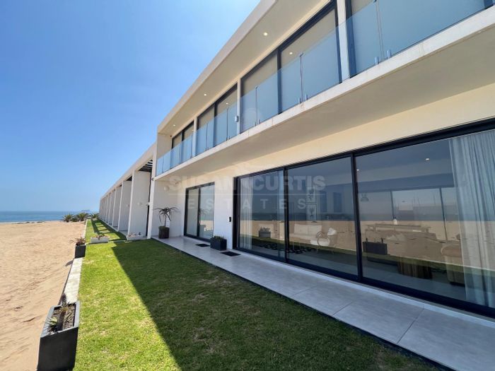 Dolphin Beach Townhouse For Sale: Beachfront, 6 bedrooms, pool, and security features.