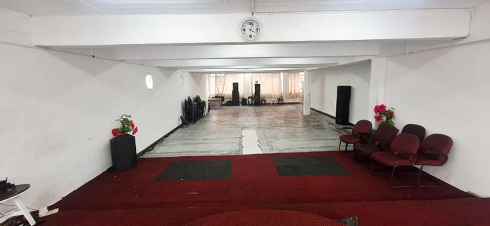 Versatile business units in Durban Central, To Rent with ample parking and amenities.