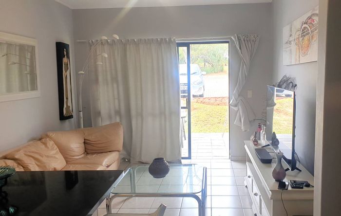 1-Bedroom Apartment To Rent in Jackal Creek Golf Estate with Pool and Amenities.