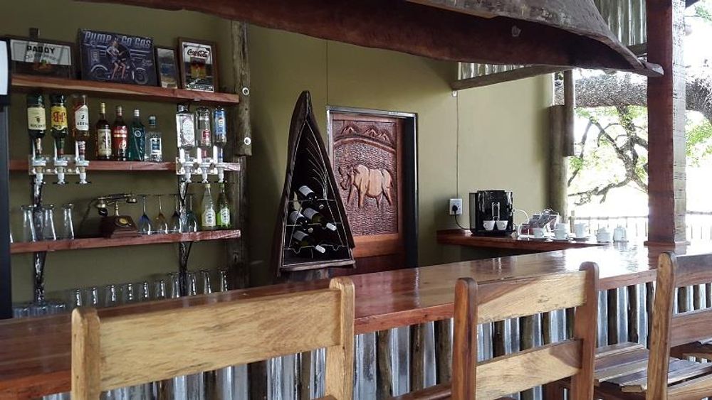 Entertainment Area - Bar 2