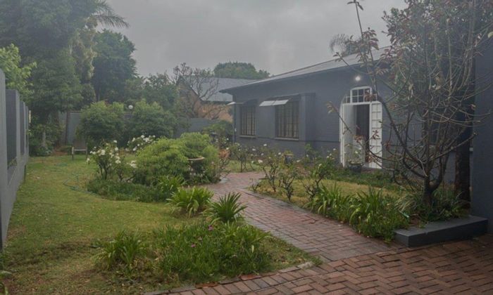 For Sale: Eastwood House with 3 beds, flatlet, and spacious living areas.